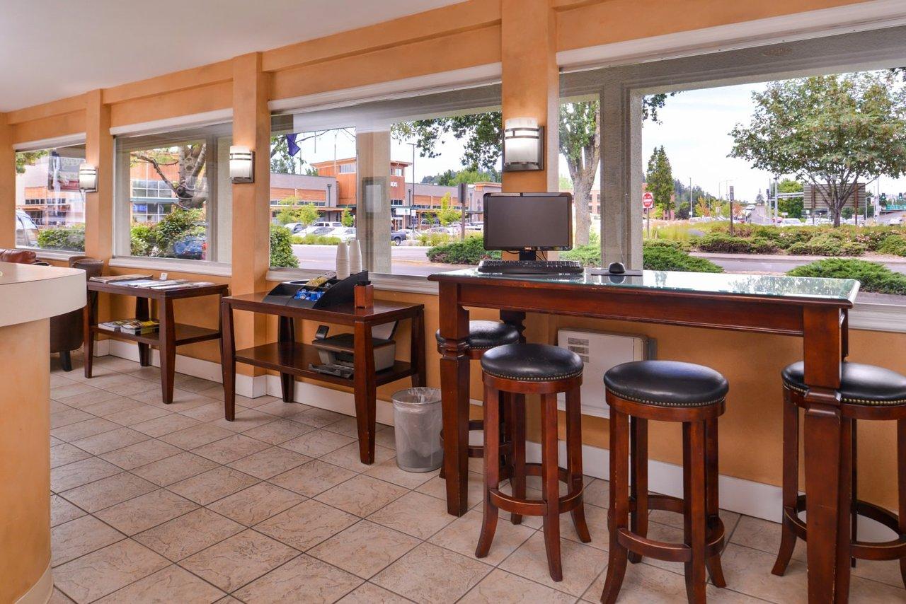 Campus Inn & Suites Eugene Downtown מראה חיצוני תמונה