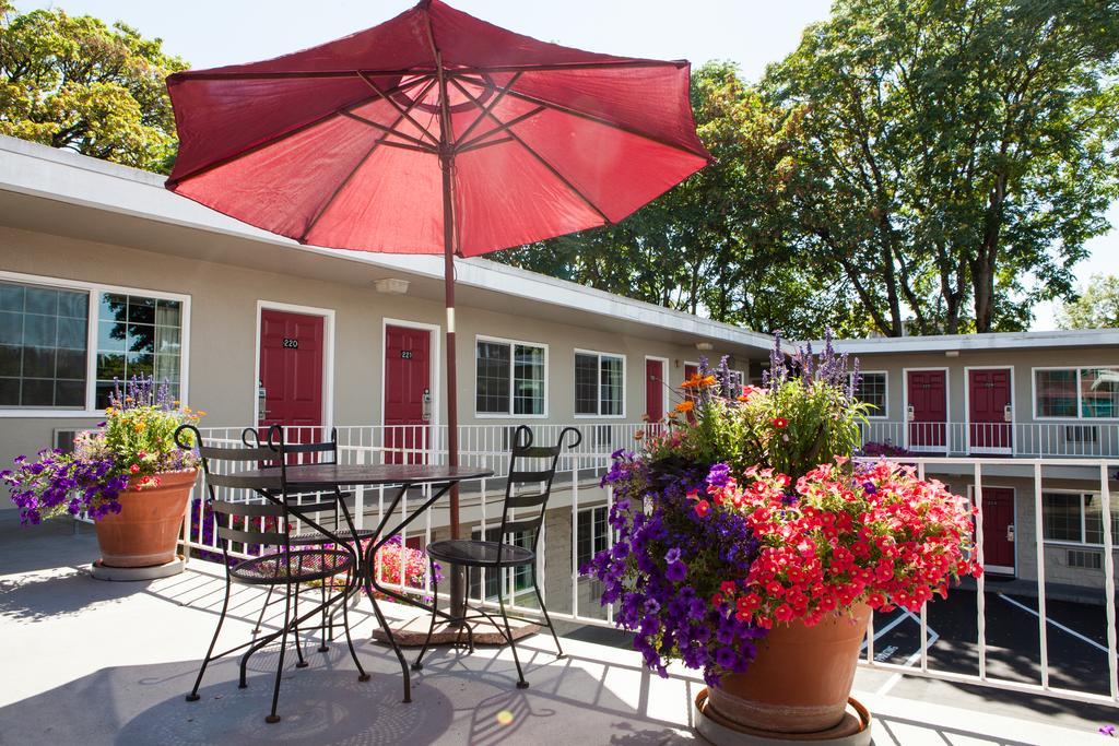 Campus Inn & Suites Eugene Downtown מראה חיצוני תמונה