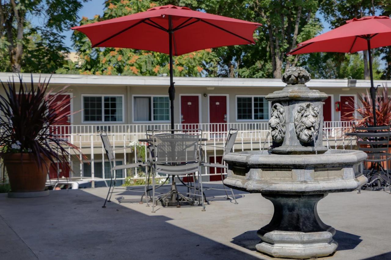 Campus Inn & Suites Eugene Downtown מראה חיצוני תמונה