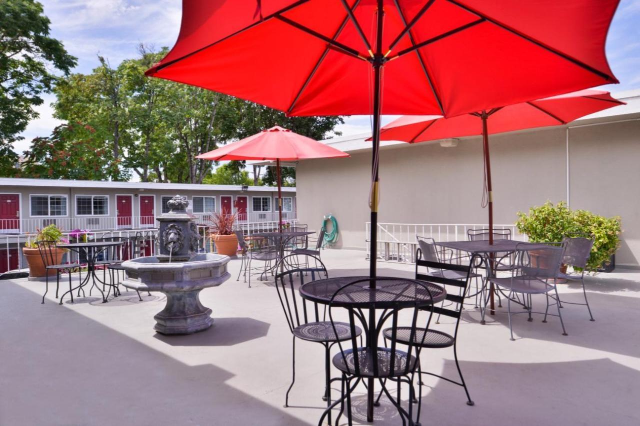 Campus Inn & Suites Eugene Downtown מראה חיצוני תמונה